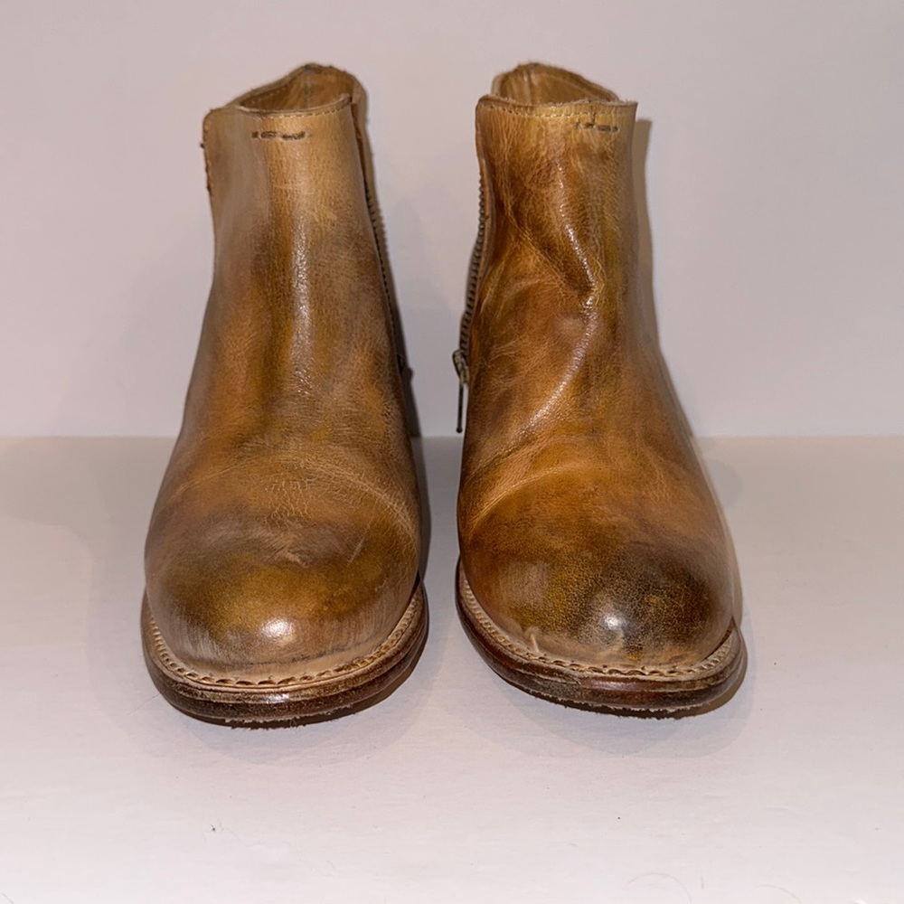 BedStu women’s leather heels. Size 7.